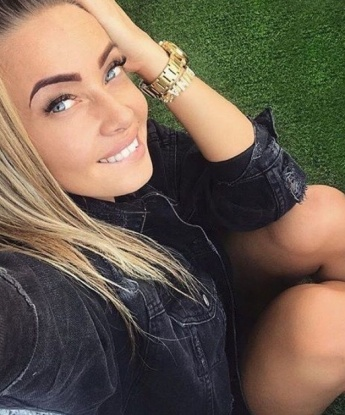 Сладкая и нежная блондиночка готова исполнить все твои желания. Со мной ты почувствуешь себя настоящим королем! Приглашаю в гости для незабываемого отдыха в уютной обстановке. 9195, 22 года